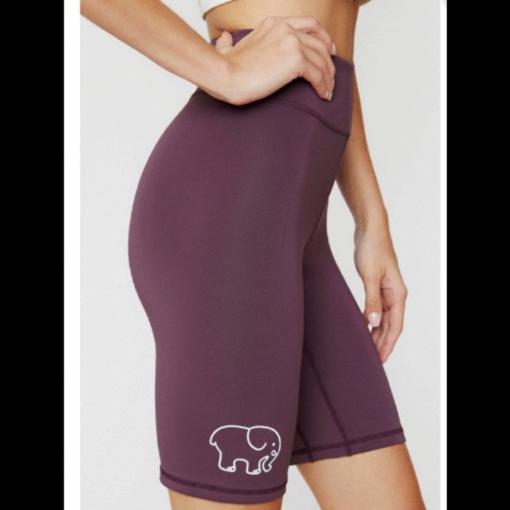 ‼️Dark grey ivory Ella biker shorts‼️ nice fitting and makes butt look amazing.